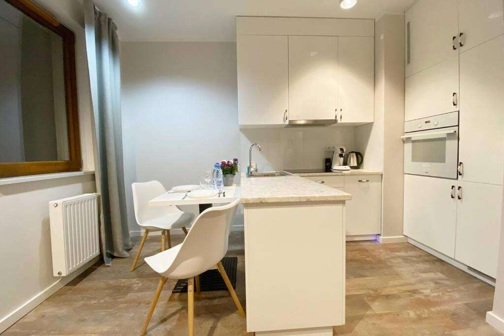 Exclusive 2Br! Apartment Near City Center +Netflix وارسو المظهر الخارجي الصورة